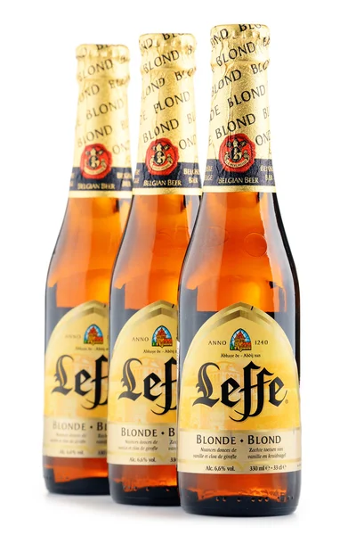 Leffe bira ağaç şişeleri beyaz izole — Stok fotoğraf