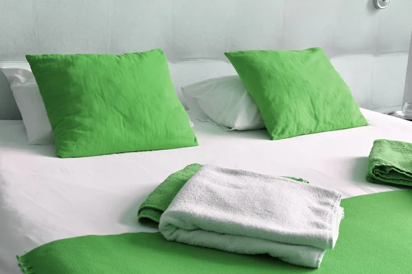 Double bed in hotel room. Accommodation — Stock Photo, Image