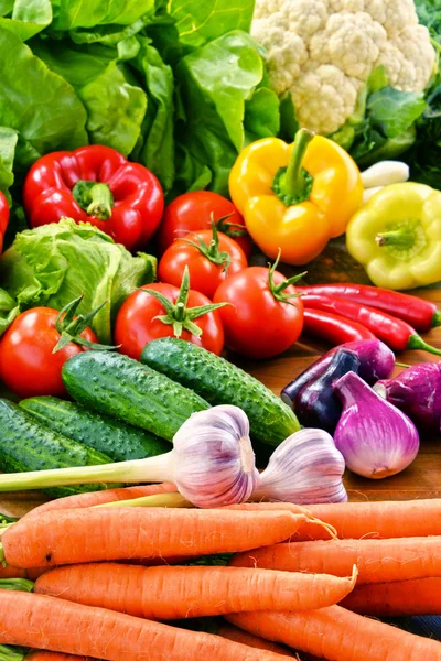 Composición con variedad de verduras frescas ecológicas — Foto de Stock