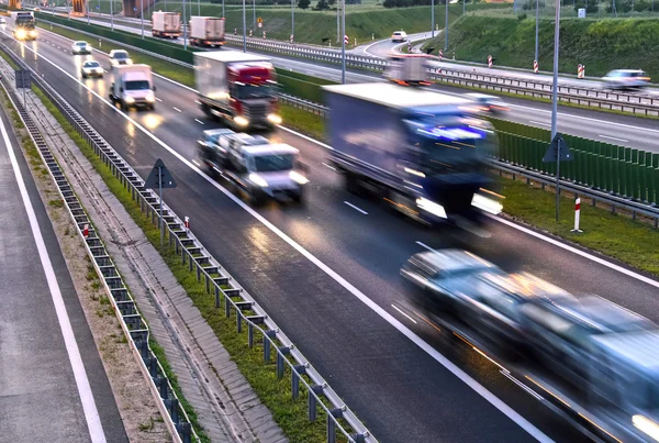 Czterech pasa kontrolowany dostęp do autostrady w Polsce — Zdjęcie stockowe