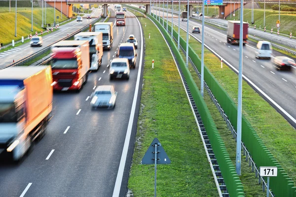 Autopista de acceso controlado de cuatro carriles en Polonia — Foto de Stock