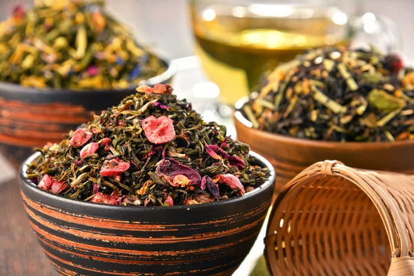 Composition with bowls of tea leaves — Stock Photo, Image