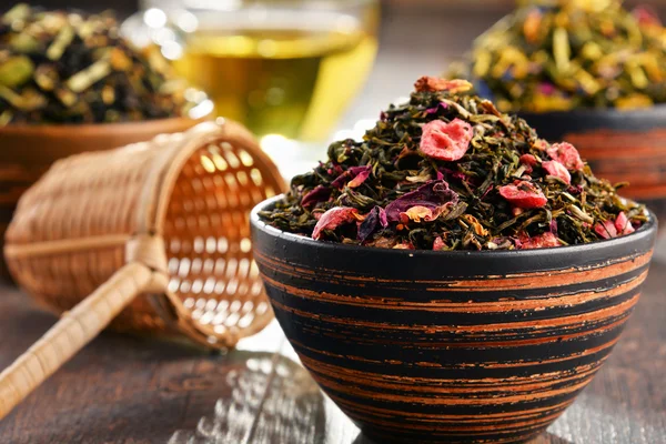 Composition with bowls of tea leaves — Stock Photo, Image