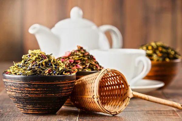 Composition with bowls of tea leaves — Stock Photo, Image