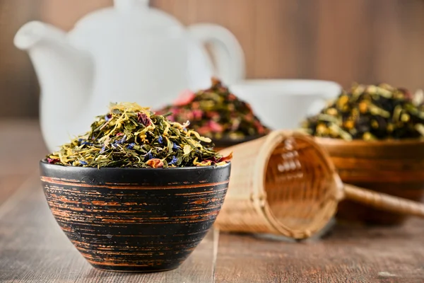 Composition with bowls of tea leaves — Stock Photo, Image