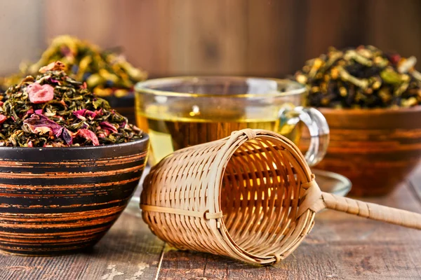 Composition with bowls of tea leaves — Stock Photo, Image