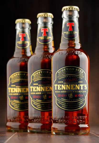 Tres botellas de cerveza Tennents Whisky Oak — Foto de Stock