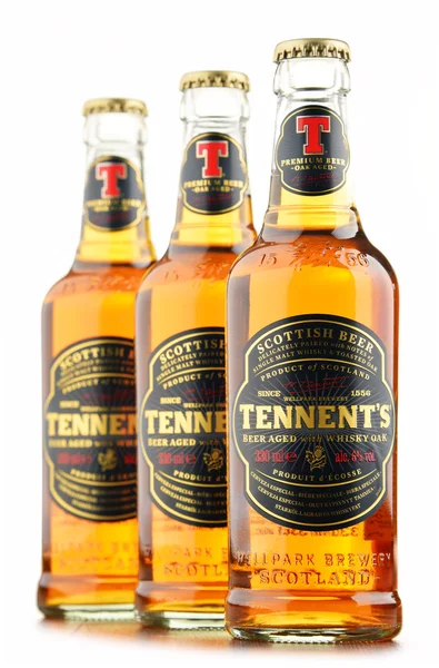 Tres botellas de cerveza Tennents Whisky Oak — Foto de Stock