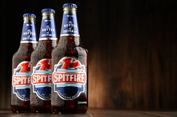 Drei Flaschen Spitfire Premium kentish Ale Bier — Stockfoto