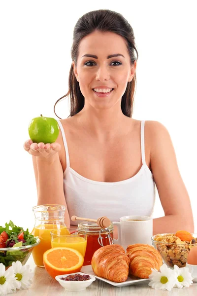 Mujer joven desayunando. Dieta equilibrada —  Fotos de Stock