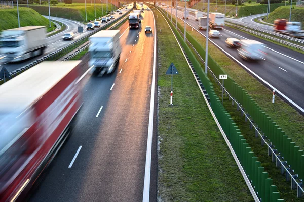 Autopista de acceso controlado de cuatro carriles en Polonia — Foto de Stock