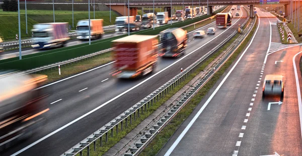 Rodovia de acesso controlado de quatro faixas na Polónia — Fotografia de Stock