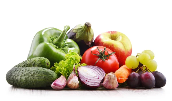 Composición Con Verduras Frescas Frutas Aisladas Sobre Fondo Blanco —  Fotos de Stock