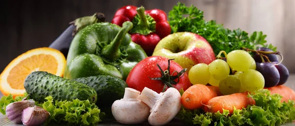 新鲜有机蔬菜和水果的成分 — 图库照片