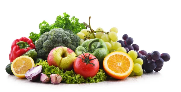 Composição Com Vegetais Frescos Frutas Isoladas Sobre Fundo Branco — Fotografia de Stock
