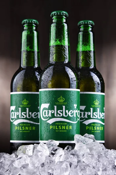 Poznan Pol Oct 2020 Botellas Cerveza Carlsberg Pale Lager Producidas —  Fotos de Stock