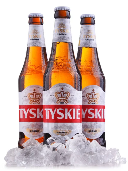 POZNAN, POL - OCT 8, 2020: Polonya 'da en çok satan bira şişeleri, Asahi Bira Fabrikalarının bir yan kuruluşu olan Kompania Piwowarska tarafından üretiliyor