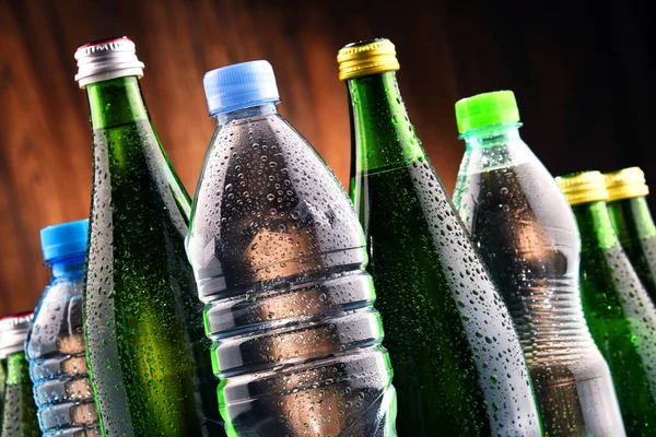 Composición Con Diferentes Tipos Botellas Que Contienen Agua Mineral — Foto de Stock