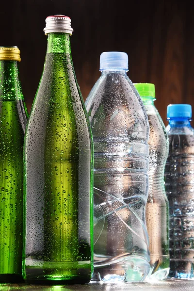 Zusammensetzung Mit Verschiedenen Mineralwasserflaschen — Stockfoto