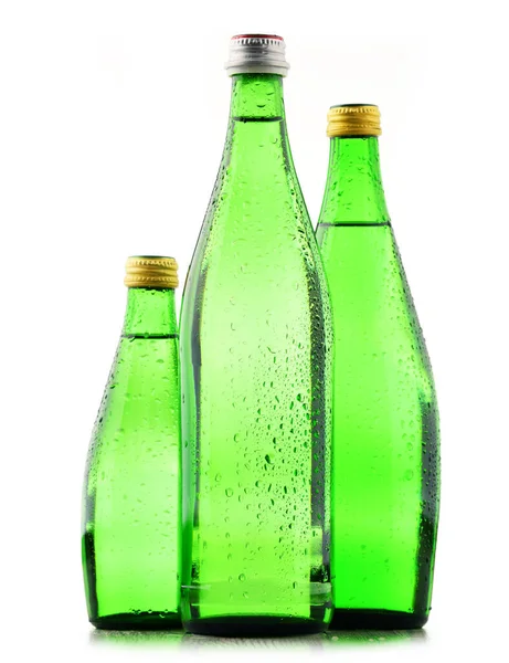 Bottiglie Vetro Acqua Minerale Isolata Sfondo Bianco — Foto Stock