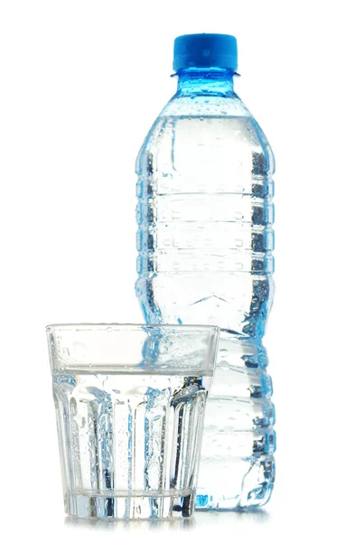 Botella Vaso Agua Mineral Aislados Sobre Fondo Blanco — Foto de Stock