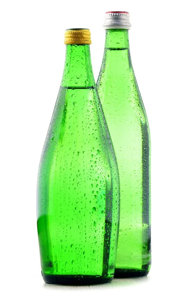 Скляні Пляшки Мінеральної Води Ізольовані Білому Тлі — стокове фото