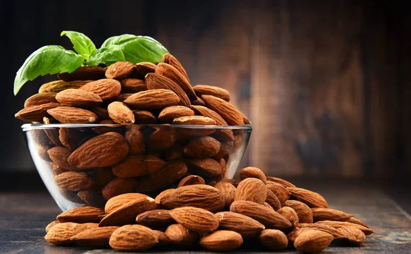 Cuenco Con Almendras Sin Cáscara Sobre Mesa Madera Delicias —  Fotos de Stock