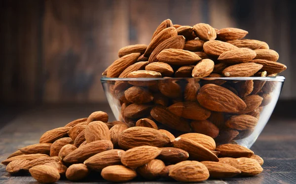 Cuenco Con Almendras Sin Cáscara Sobre Mesa Madera Delicias —  Fotos de Stock