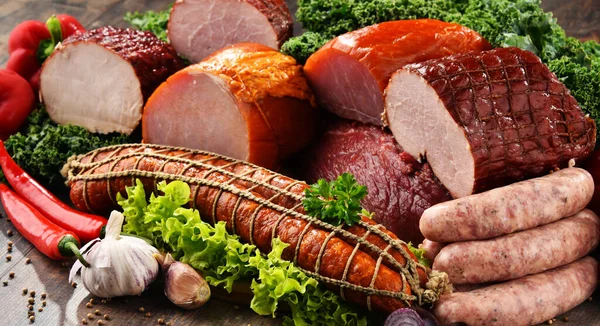 Varietà Prodotti Base Carne Tra Cui Prosciutto Salsicce — Foto Stock