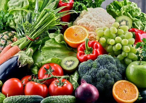 Sammansättning Med Diverse Råa Ekologiska Grönsaker Och Frukter Avgiftningsdiet — Stockfoto