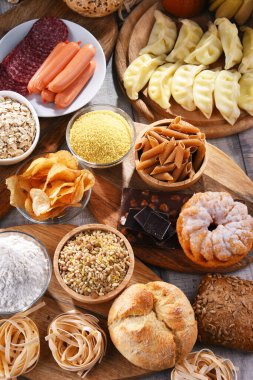 Glüten içeren çeşitli gıda ürünlerinin bileşimi.