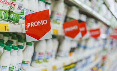 POZNAN, POLAND - 28 APR 2021: Mandıra ürünleri süpermarkette satışa sunuldu