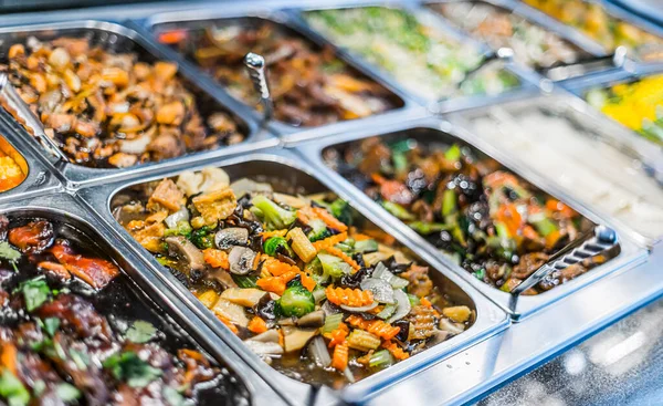 Traditioneel Aziatisch Voedsel Verkocht Een Europees Winkelcentrum Food Court — Stockfoto
