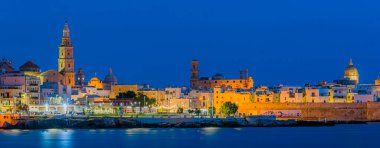 Monopoli, Apulia, İtalya 'nın Adriyatik Denizi üzerinde yer alan Monopoli, Apulia, İtalya