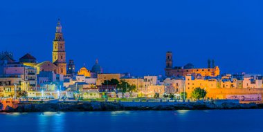 Monopoli, Apulia, İtalya 'nın Adriyatik Denizi üzerinde yer alan Monopoli, Apulia, İtalya