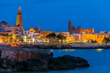 Monopoli, Apulia, İtalya 'nın Adriyatik Denizi üzerinde yer alan Monopoli, Apulia, İtalya