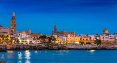 Monopoli, Apulia, İtalya 'nın Adriyatik Denizi üzerinde yer alan Monopoli, Apulia, İtalya