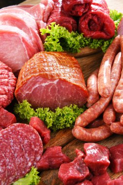 Çeşitli et ürünleri ile kompozisyon
