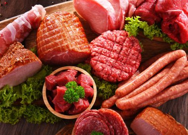 Çeşitli et ürünleri ile kompozisyon