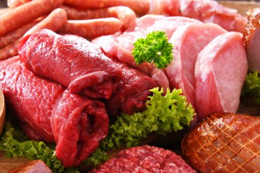 Çeşitli et ürünleri ile kompozisyon