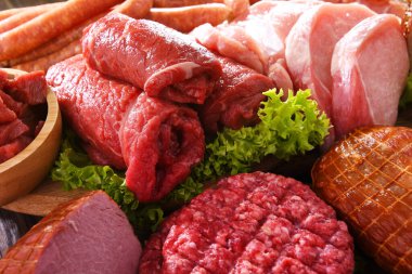 Çeşitli et ürünleri ile kompozisyon