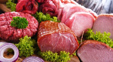 Çeşitli et ürünleri ile kompozisyon