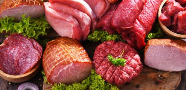 Çeşitli et ürünleri ile kompozisyon