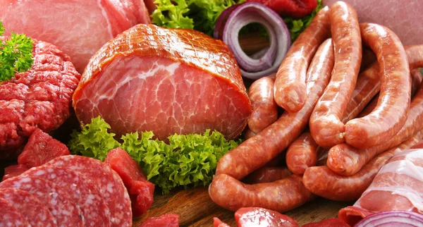 Çeşitli et ürünleri ile kompozisyon