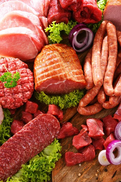 Çeşitli et ürünleri ile kompozisyon