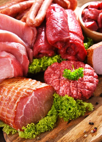 Çeşitli et ürünleri ile kompozisyon