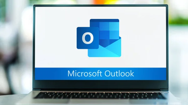 Poznan Pol Mai 2021 Laptop Mit Logo Des Microsoft Outlook — Stockfoto