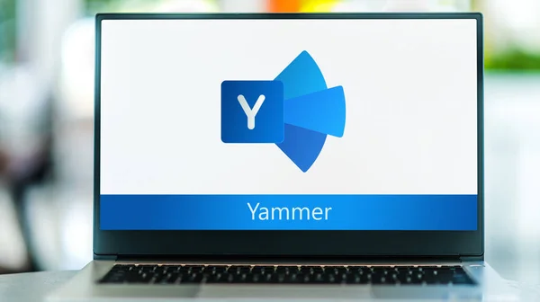 Poznan Pol Maio 2021 Computador Portátil Exibindo Logotipo Yammer Serviço — Fotografia de Stock