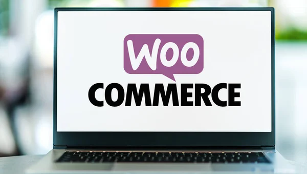 Poznan Pol Maio 2021 Computador Portátil Exibindo Logotipo Woocommerce Plugin — Fotografia de Stock