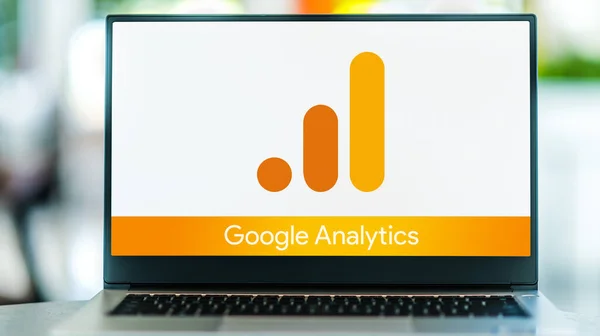 Poznan Pol Maj 2021 Laptop Komputer Wyświetlający Logo Google Analytics — Zdjęcie stockowe